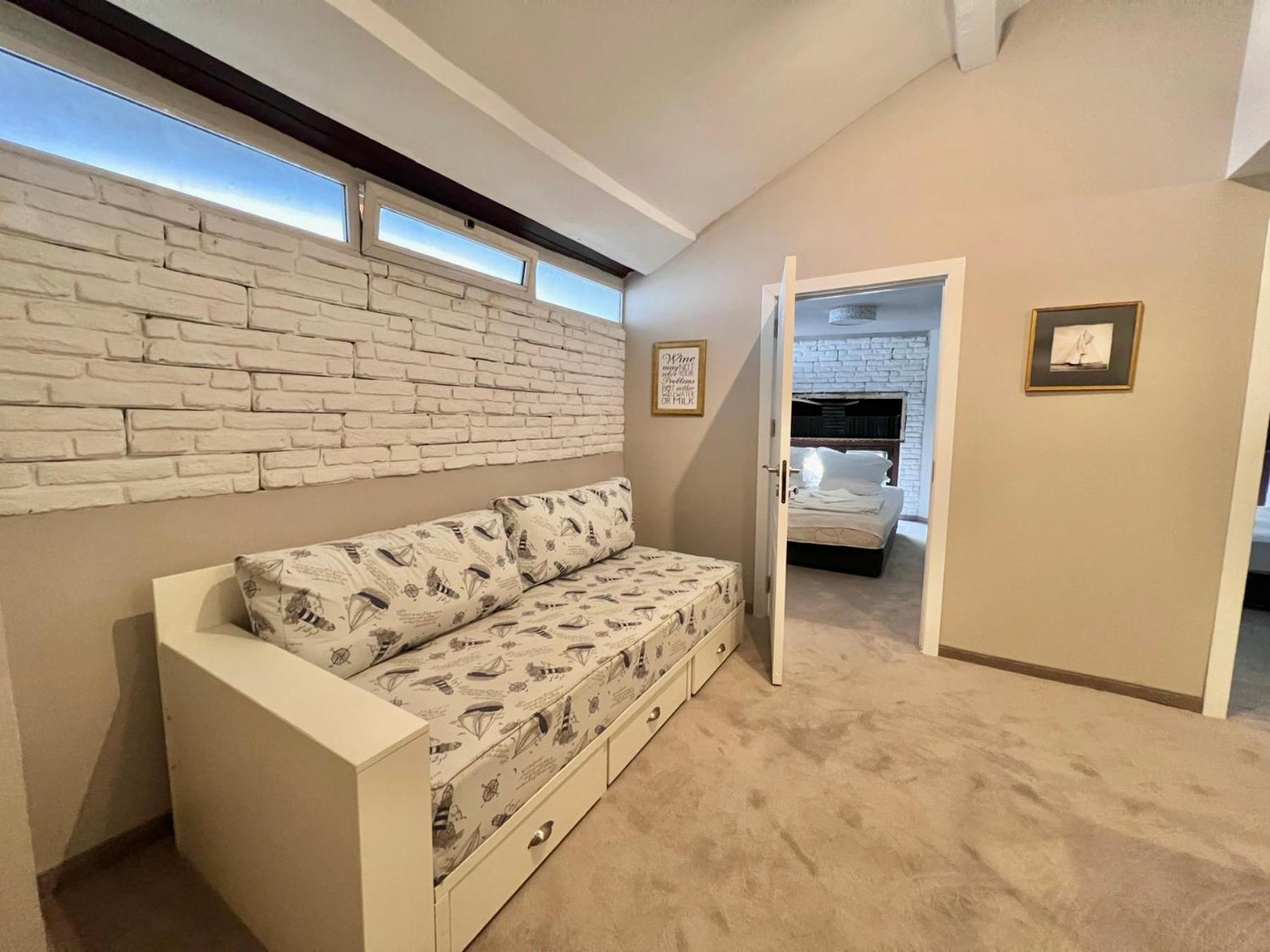 הוילה וארנה Just House מראה חיצוני תמונה